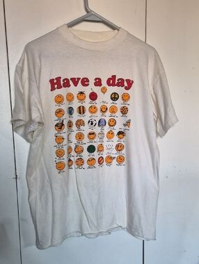 Vtg 90s Emoji Happy Face 100% cotton Boxy Tshirt